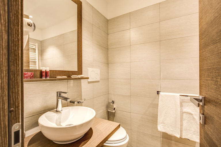 Bathroom 4, House Garden, Rome