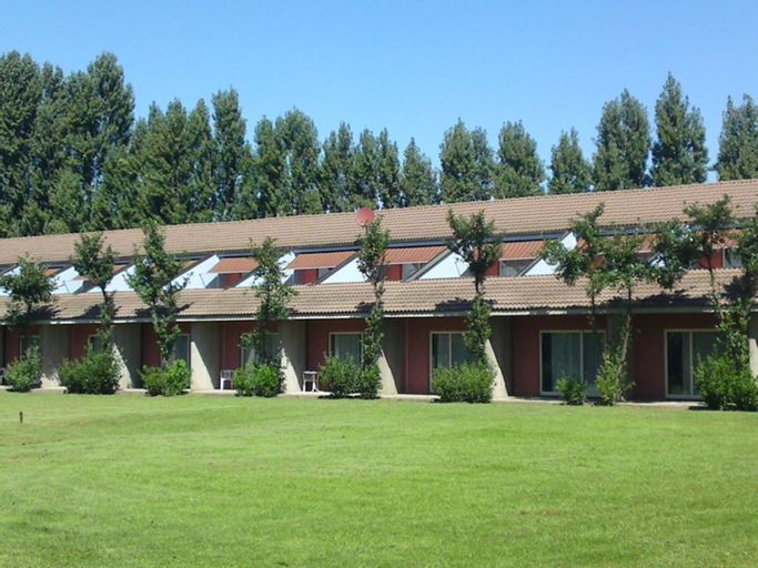 Exterior & Views 12