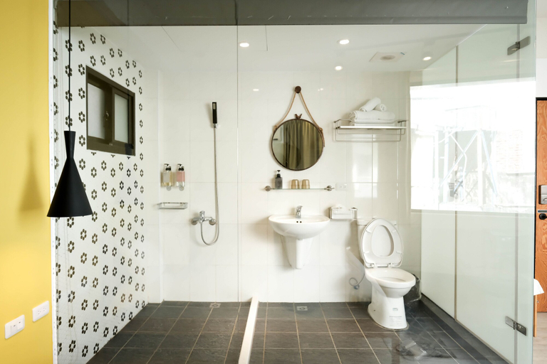 Bathroom 3, Luke 27, Tainan