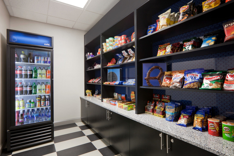 Food & Drinks 5, Hampton Inn & Suites DuPont, Pierce