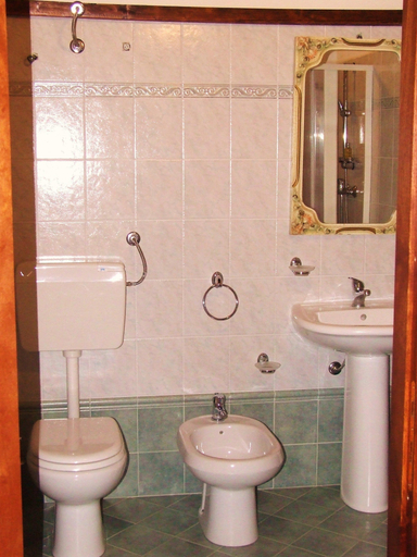 Bathroom 4, L'Uliveto, Messina