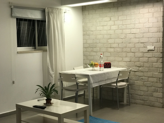 Others 5, 2Rooms Perfect Location 1Min to Beach