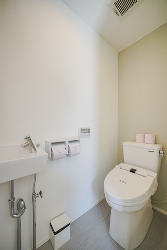 Bathroom 3, Villa Colors A, Onna