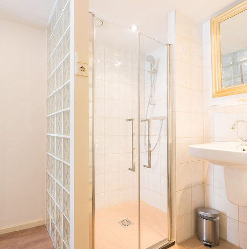 Bathroom 5, Hotel de Vischpoorte, Deventer