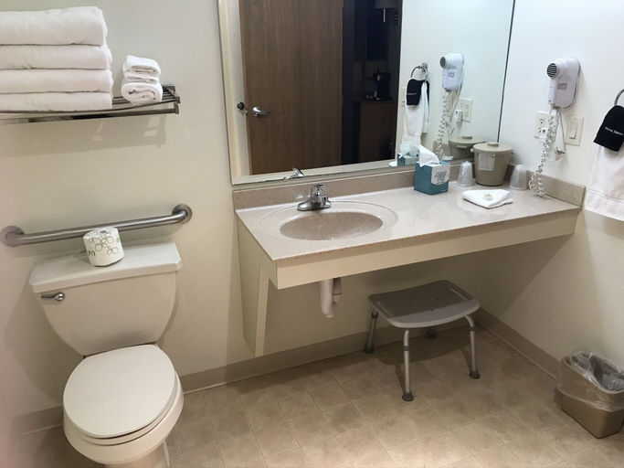 Bathroom 3, Dutch Country Inn, Washington