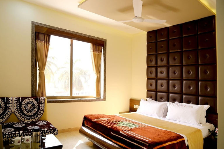 Bedroom 5, Hotel Shahi Darbar, Navsari