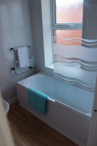 Bathroom 4, Sandpiper Holiday Apartments, Lancashire