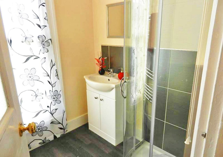 Bathroom 3, Peel House, Hampshire