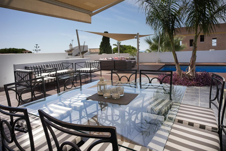 Others 4, Great Beach Side Villa – Semi Heated Pool, Málaga