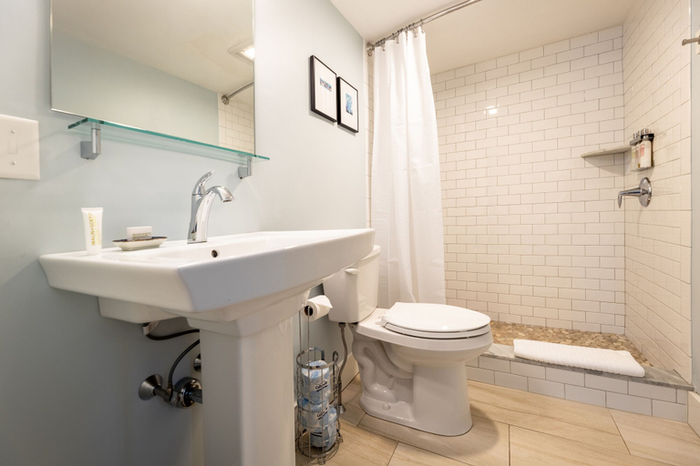Bathroom 5, The Sailmaker's House, Rockingham