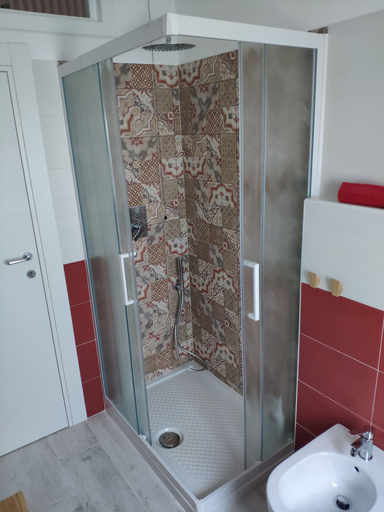 Bathroom 5, B&B De Angelis, Taranto