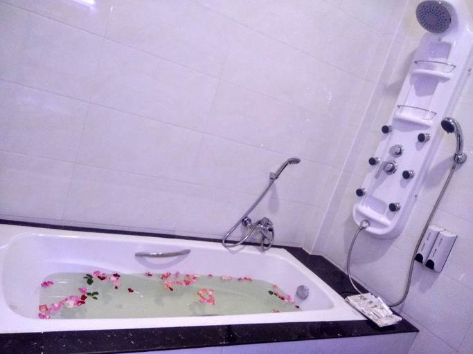 Bathroom 3, Fortune Bagan, Myingyan