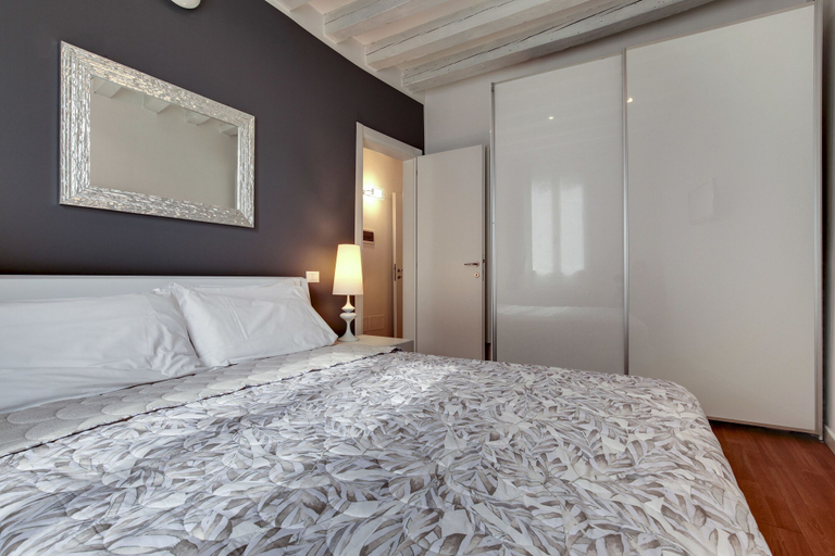 Room 5, Charming Castello Apartments by Wonderful Italy, Venezia
