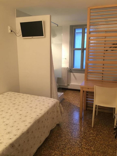 Bedroom 4, Hôtel des Etuves, Hérault