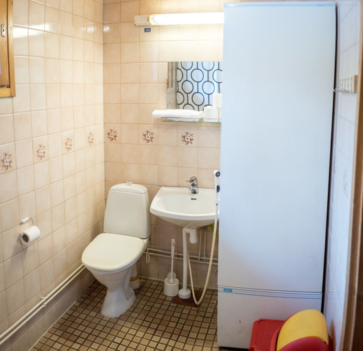 Bathroom 2, Ukonjärven Holiday Village, Lapland