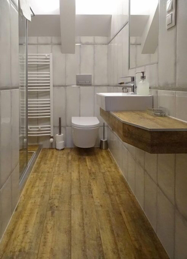 Bathroom 3, EverySkyKomuny Paryskiej, Jelenia Góra