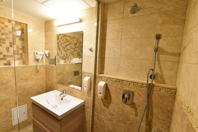 Bathroom 4, Hotel Forum, Ploiesti