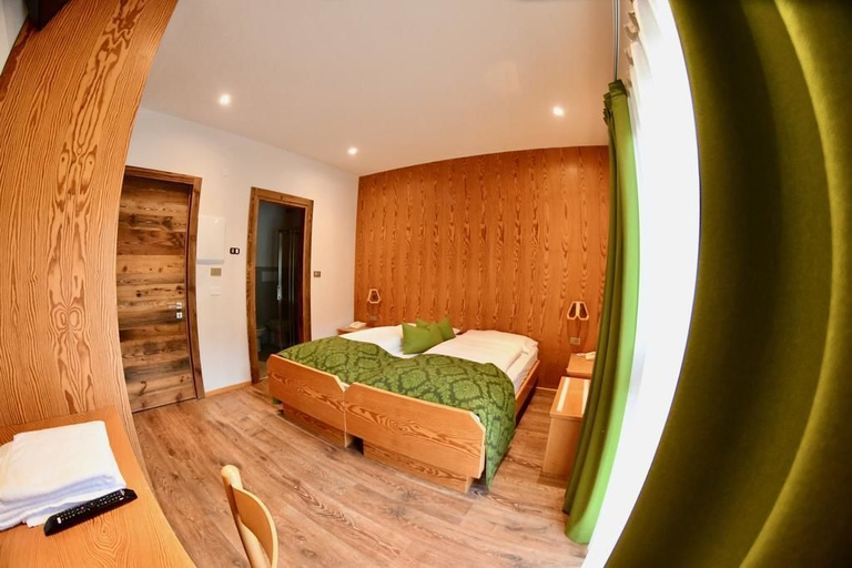 Bedroom 3, Hotel Alpenrose, Trento