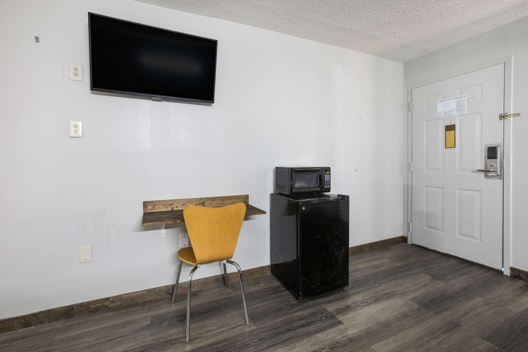 Others 5, Americas Best Value Inn Stockbridge, Henry