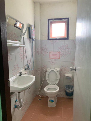 Bathroom 4, You and Me Hostel, Muang Chiang Mai