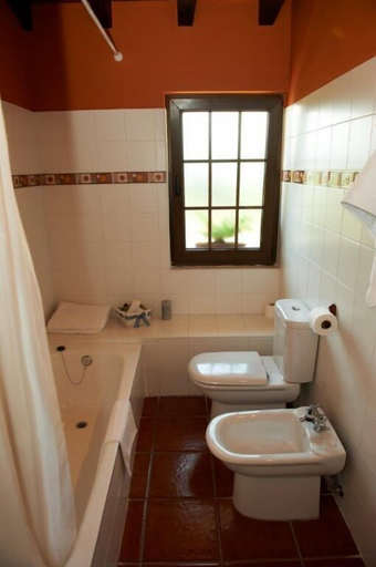 Bathroom 4, Posada La Vieja Escuela, Cantabria