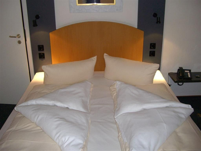 Bedroom 4, Hotel Theresientor, Straubing