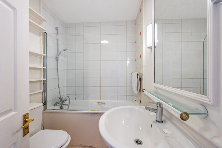 Bathroom 3, Somerset Court Apartments, London