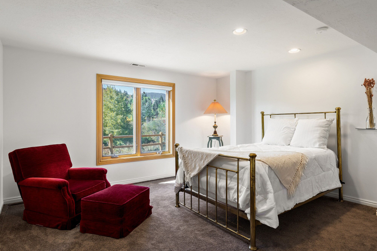 Bedroom 2, Golden Park City Getaway, Summit