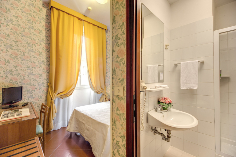 Bathroom 4, Hotel Corona, Roma