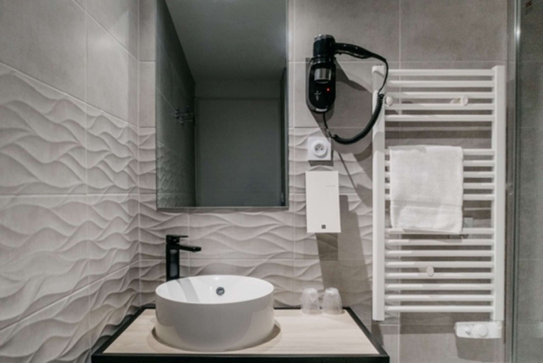 Bathroom 4, Best Western Hotel des Thermes, Hérault