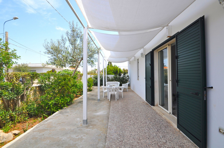 Others 4, Villetta Macao I, Lecce