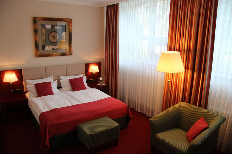 Bedroom 3, Hotel Amaris, Bremerhaven