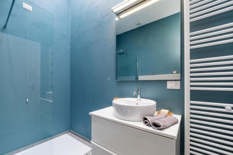 Bathroom 3, Accademia, Milano