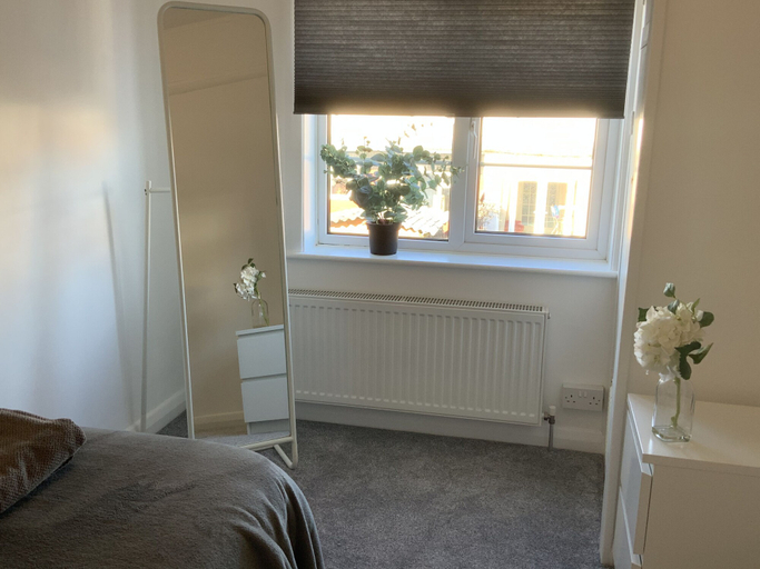 Bedroom 2, Secret Garden House, Southampton