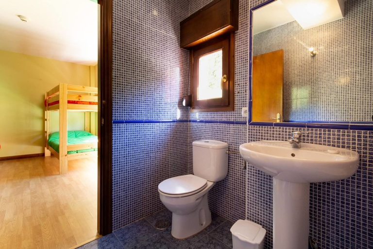Bathroom 4, Albergue Los Avellanos - Hostel, Asturias