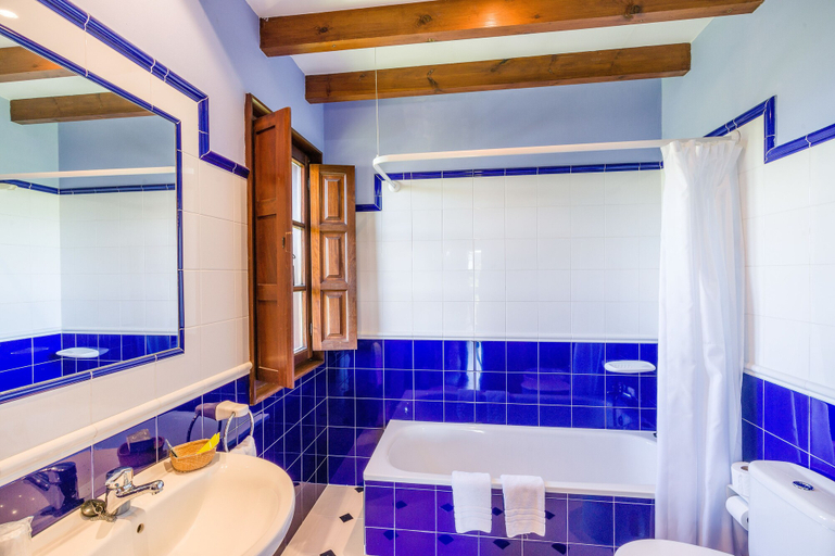 Bathroom, Posada Lunada, Cantabria