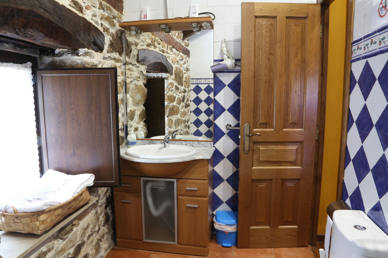 Bathroom 3, Casa Rural Madreselva, Asturias