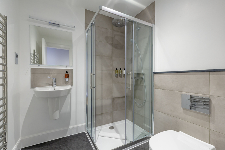 Bathroom 4, Destiny Scotland Hanover Apartments, Edinburgh