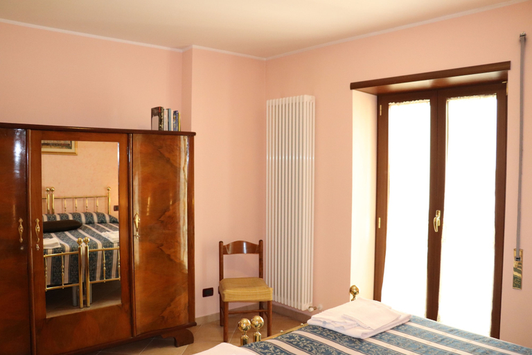 Bedroom 2, B&B La Fonte, L'Aquila