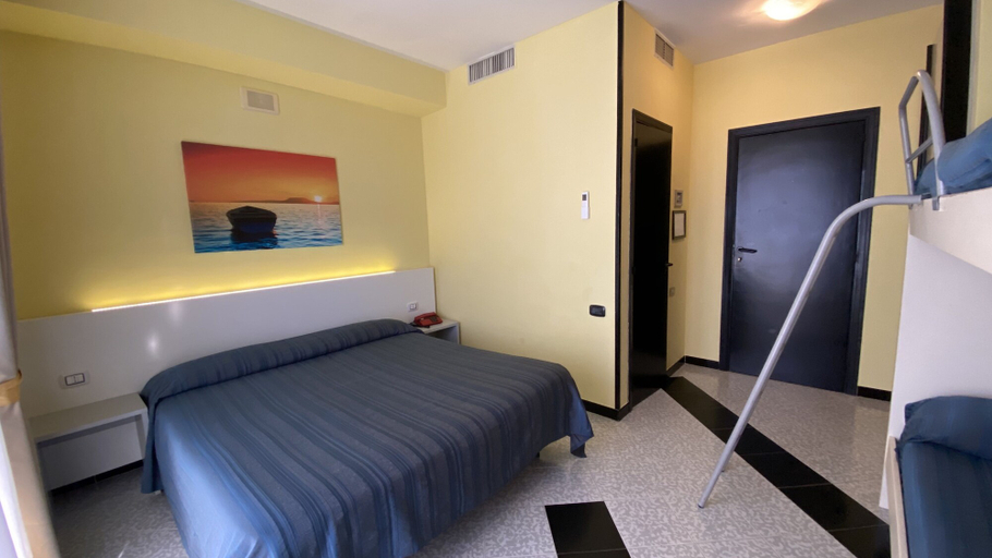 Bedroom 3, Hotel Clorinda, Salerno