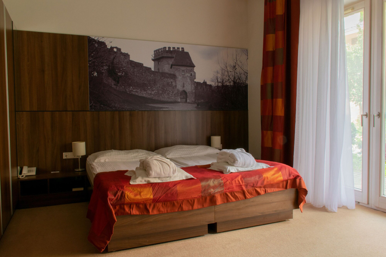 Bedroom 3, Royal Club Hotel, Szentendre