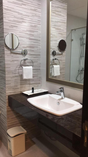 Bathroom 2, Club Mahindra Mac Boutique Hotel, Wattana