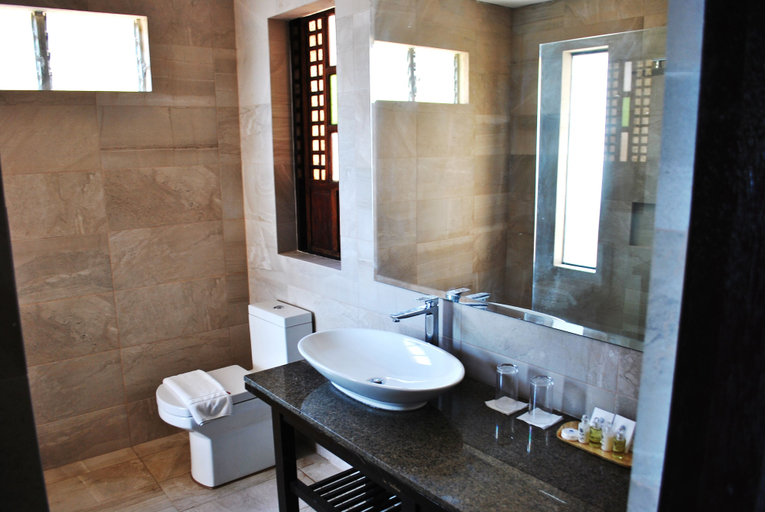 Bathroom 4, Altamare Dive and Leisure Resort Anilao, Mabini