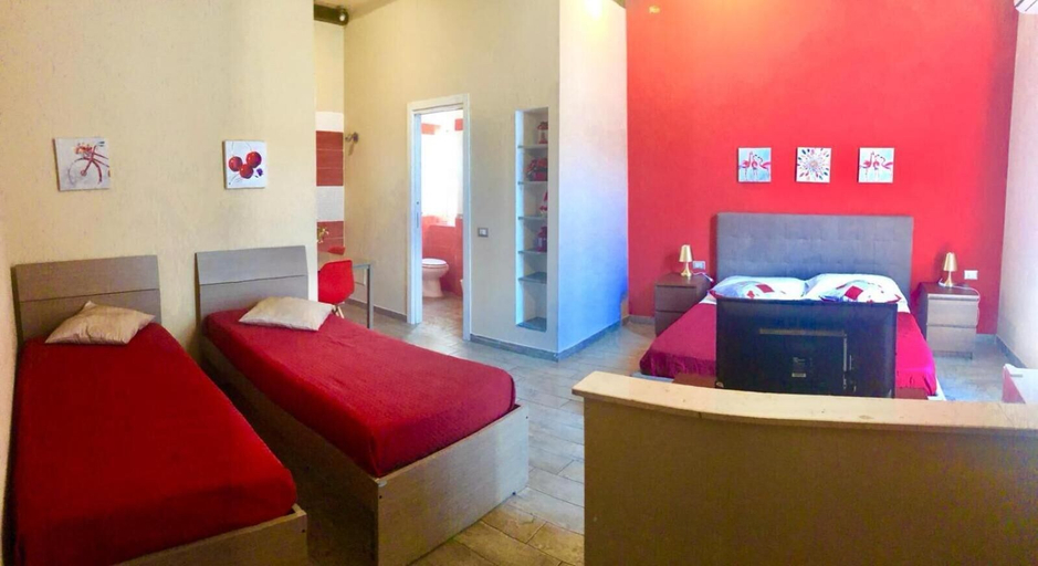 Bedroom 2, EmyJo Central B&B, Napoli