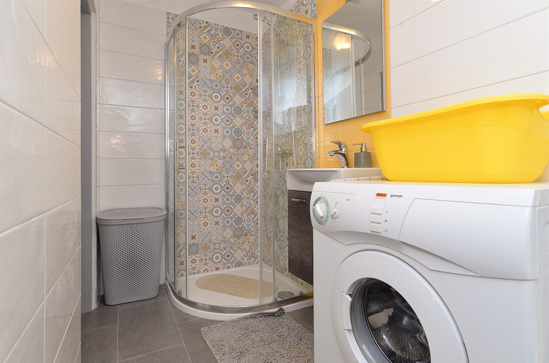 Bathroom 3, Apartment 1642, Pula