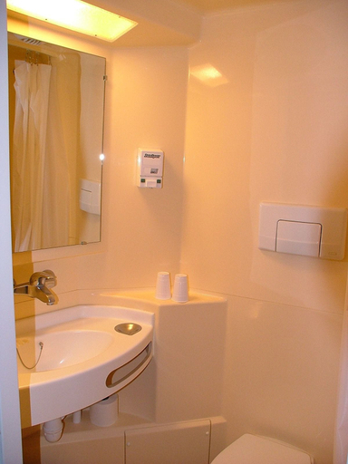 Bathroom 4, Hôtel de la place, Loiret