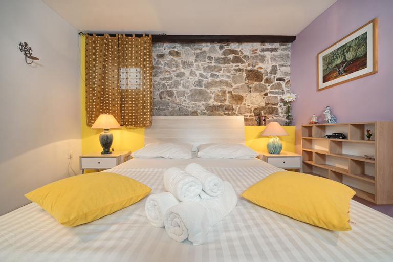 Bedroom 3, Poetry House, Split