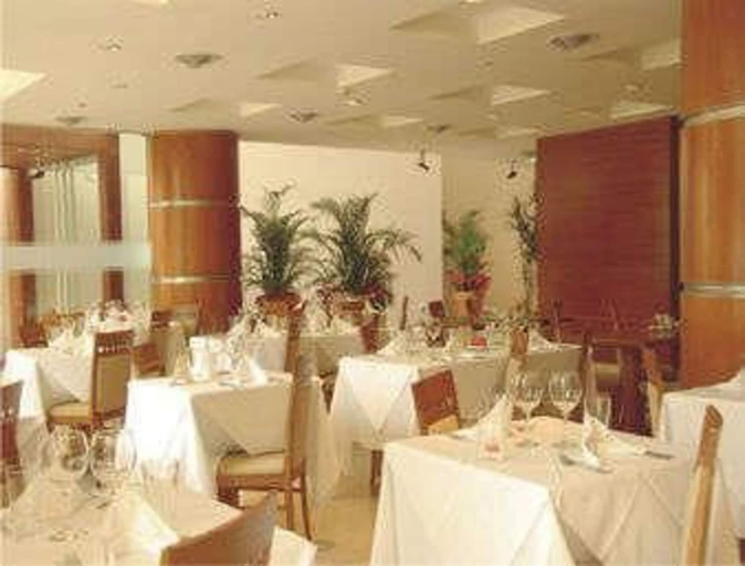 Food & Drinks 5, Howard Johnson by Wyndham Villa Maria Casino, General San Martín