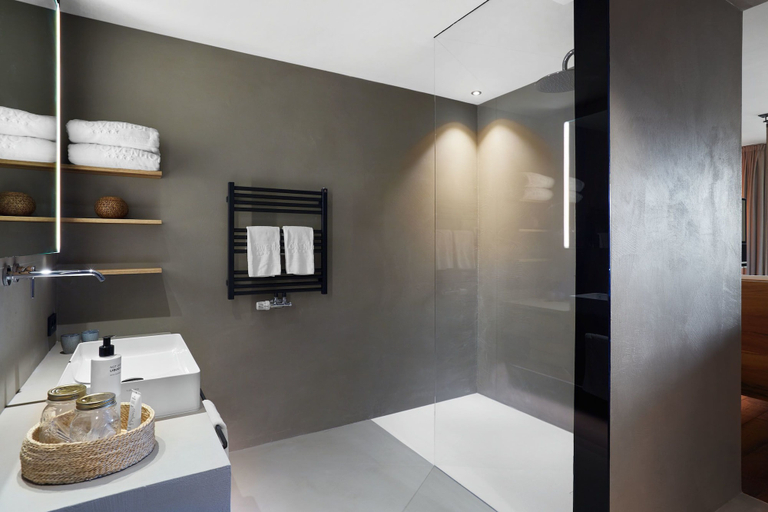 Bathroom 5, Löwenhof, Bolzano
