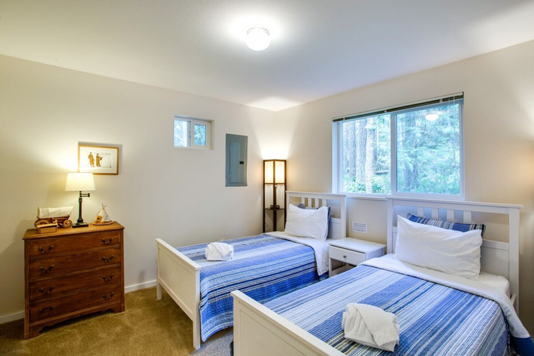Bedroom 2, Mt Baker Lodging Cabin 30 - Sleeps 8, Whatcom